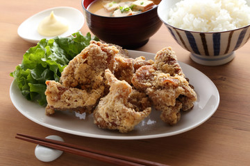 鶏の唐揚げ定食