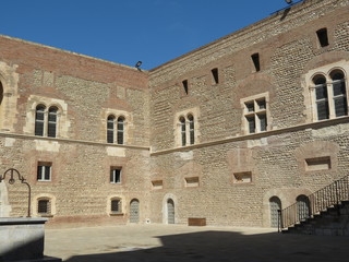 Fototapeta na wymiar Pyrénées-Orientales - Perpignan - Palais des rois de Majorque - Cour intérieure