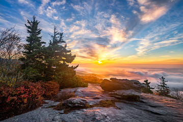 Naklejka premium Blue Ridge Mountains, malownicze wschód słońca, Blue ridge Parkway, Karolina Północna