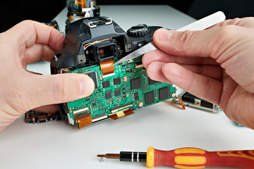 Repair broken photo digital SLR camera in service