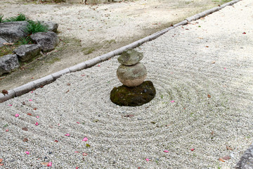 戒壇院の庭園