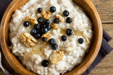 Oatmeal porridge with walnuts, blueberries