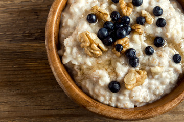 Oatmeal porridge with walnuts, blueberries