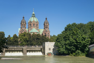 Fototapeta na wymiar St. Lukas Kirche | München