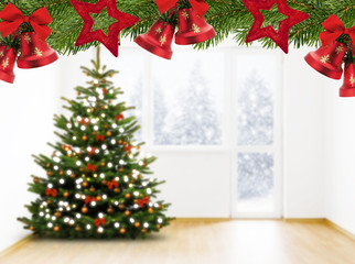 Weihnachtsdekoration mit leuchtendem Christbaum