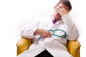 m&uuml;der Doktor, st&uuml;tzt seinen Kopf