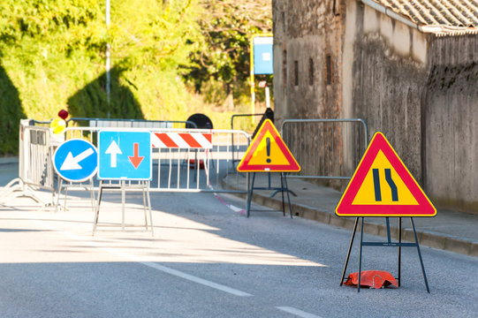 Road sign lane narrowing.