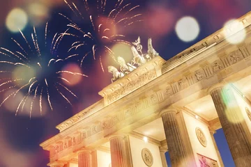 Fotobehang Feuerwerk am Brandenburger Tor in Berlin © sp4764