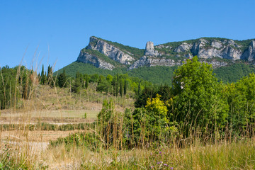 Obraz premium Rugged countryside in South East France in the Drome region. This cliff formation and escarpments dominate the landscape for miles