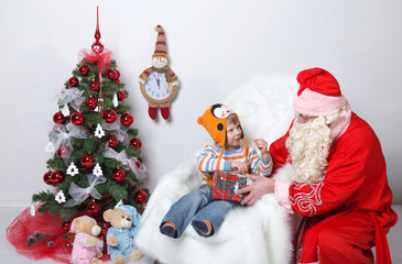.Santa Claus. Father Christmas wishes of children at the Christmas tree. on a white background.