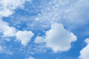 Obraz premium Peaceful sky and cloud in good weather day. Sky And Clouds in daytime.