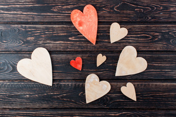 Obraz premium Wood hearts on wood desk