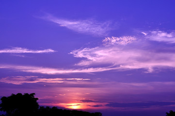 Fototapeta na wymiar Twilight sky with flurry clouds before sunset, camera white bala