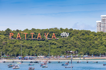 Obraz premium Letters Pattaya is located on a hill. A symbol of the city.