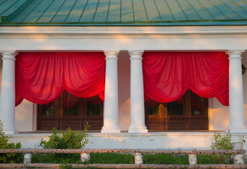 Terrace shopping arcade with columns and crimson curtains in Suzdal, Vladimir region, Russia  - obrazy, fototapety, plakaty