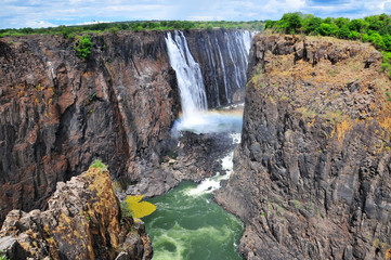 Obraz premium Victoria Falls in Zimbabwe on the Zambezi River 