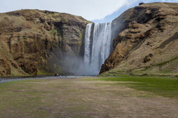Skogafoss Wasserfall im Frühjahr, Island