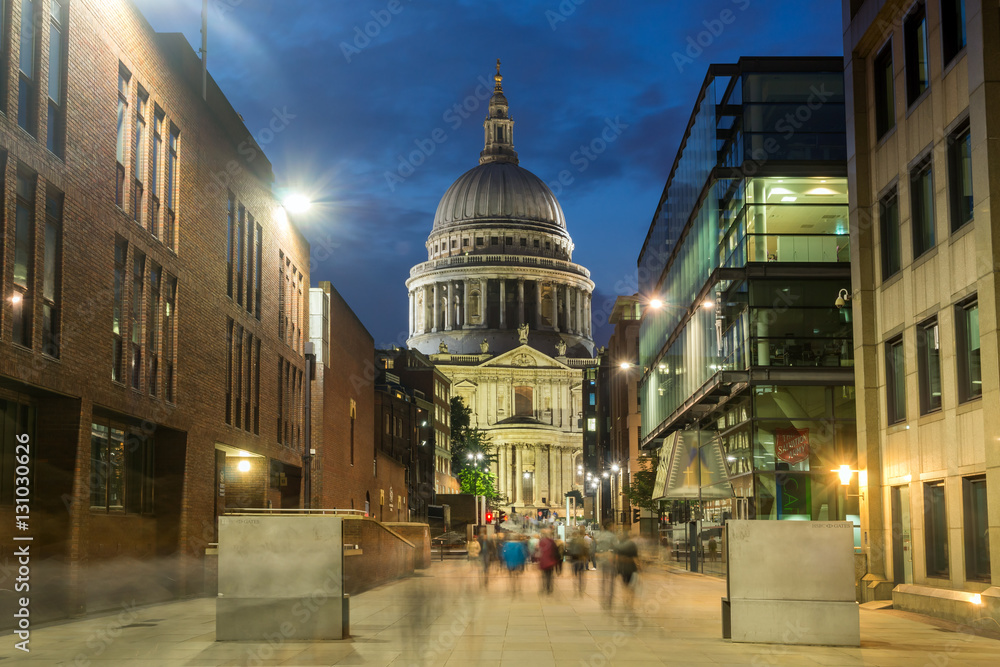 Wall mural london, england - june 17 2016: amazing view of st. paul cathedral in london, great britain