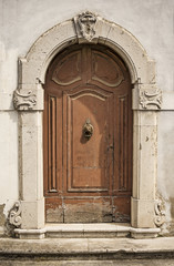 Fototapeta na wymiar Old Italian door