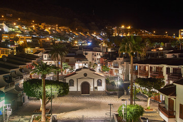Obraz premium Church of the Holy Sprit in Los Gigantes by night, Tenerife, Spa