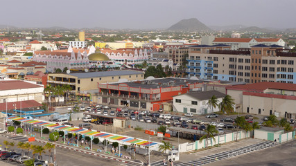 Fototapeta na wymiar Aruba Cruise Dock Shops