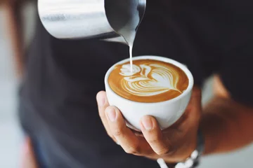 Foto op Plexiglas koffie latte in coffeeshop café © chayathon2000