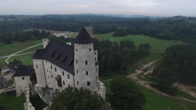 Zamek Bobolice z drona 4K