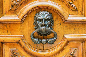 Fototapeta na wymiar old doorknocker in Aix-en-Provence, France
