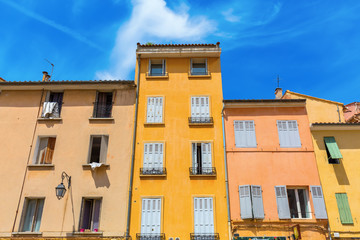 Fototapeta na wymiar old buildings in Aix-en-Provence, France