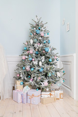 Christmas tre with presents