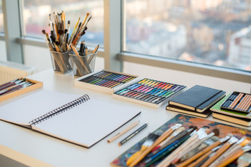 Naklejka premium Painter workplace in order side view. Designer desk with drawing equipment. Home studio for artist