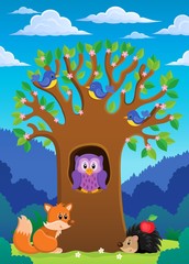 Obraz na płótnie Canvas Tree with various animals theme 4