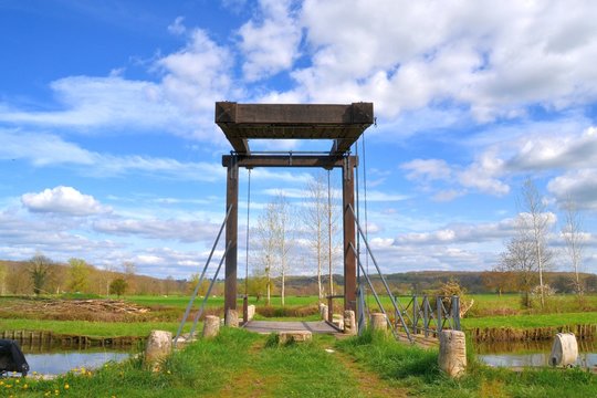 Pont sur le canal de la Ni&egrave;vre