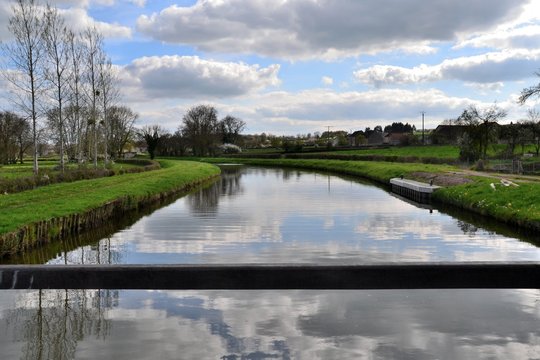 Pont sur le canal de la Ni&egrave;vre