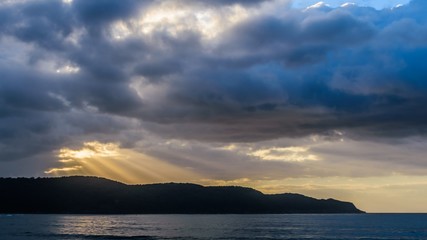 Obraz premium Cloudy sunrise at Ocean Beach