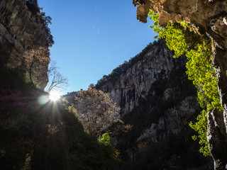 sale el sol en el desfiladero de Cambras por el Cañón de Añisclo, Huesca, España en Diciembre de 2016 OLYMPUS CAMERA DIGITAL