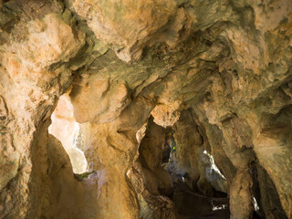 cuevas con estalactitas y estalagmitas en el desfiladero de Cambras por el Cañón de Añisclo, Huesca, España en Diciembre de 2016 OLYMPUS CAMERA DIGITAL