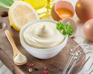 Natural mayonnaise ingredients and the sauce itself.