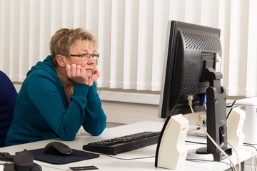 Geschäftsfrau am Arbeitsplatz