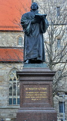 Lutherdenkmal vor der Kaufmannskirche in Erfurt