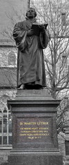 Lutherdenkmal vor der Kaufmannskirche in Erfurt