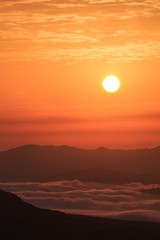 昇る朝日と雲海 -蒜山高原 鬼女台（きめんだい）展望休憩所より-