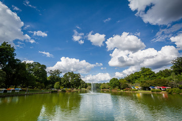 Obraz premium Beautiful clouds over the lake at Freedom Park, in Charlotte, No