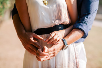 Obraz premium engaged couple hug
