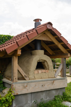 nostalgischer Backofen im Freien