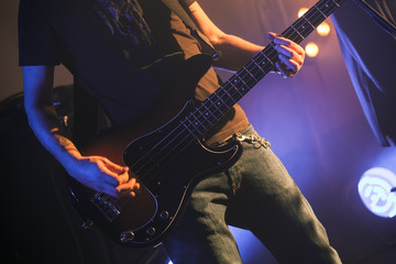 Obraz na płótnie Canvas Electric bass guitar player, closeup