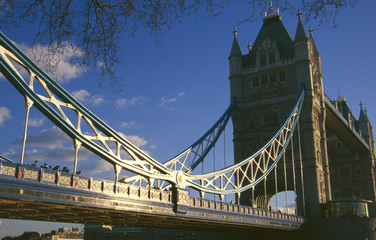Fototapeta na wymiar UK: Die Tower Bridge in London an der Themse