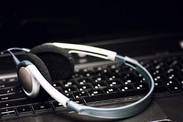 headphone earphone keyboard black