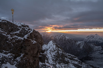 Sonnenaufgang Zugspitze Gipfelkreuz 