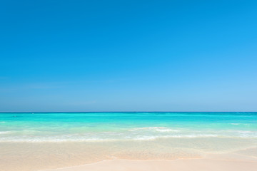 Fototapeta na wymiar Beautiful blue sea and clear sky, Breathtaking tropical beach with white sandy and ripple wave